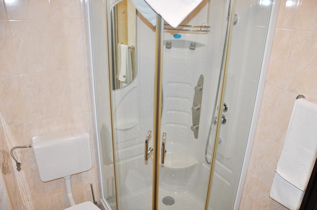 Hotel Thomas Bucureşti Phòng bức ảnh